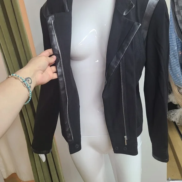 Dalia Collection Zip Jacket - Picture 9 of 13